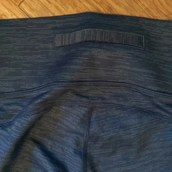 Outdoor Voices black - like new - Capri length legging - medium - Picture 5 of 5